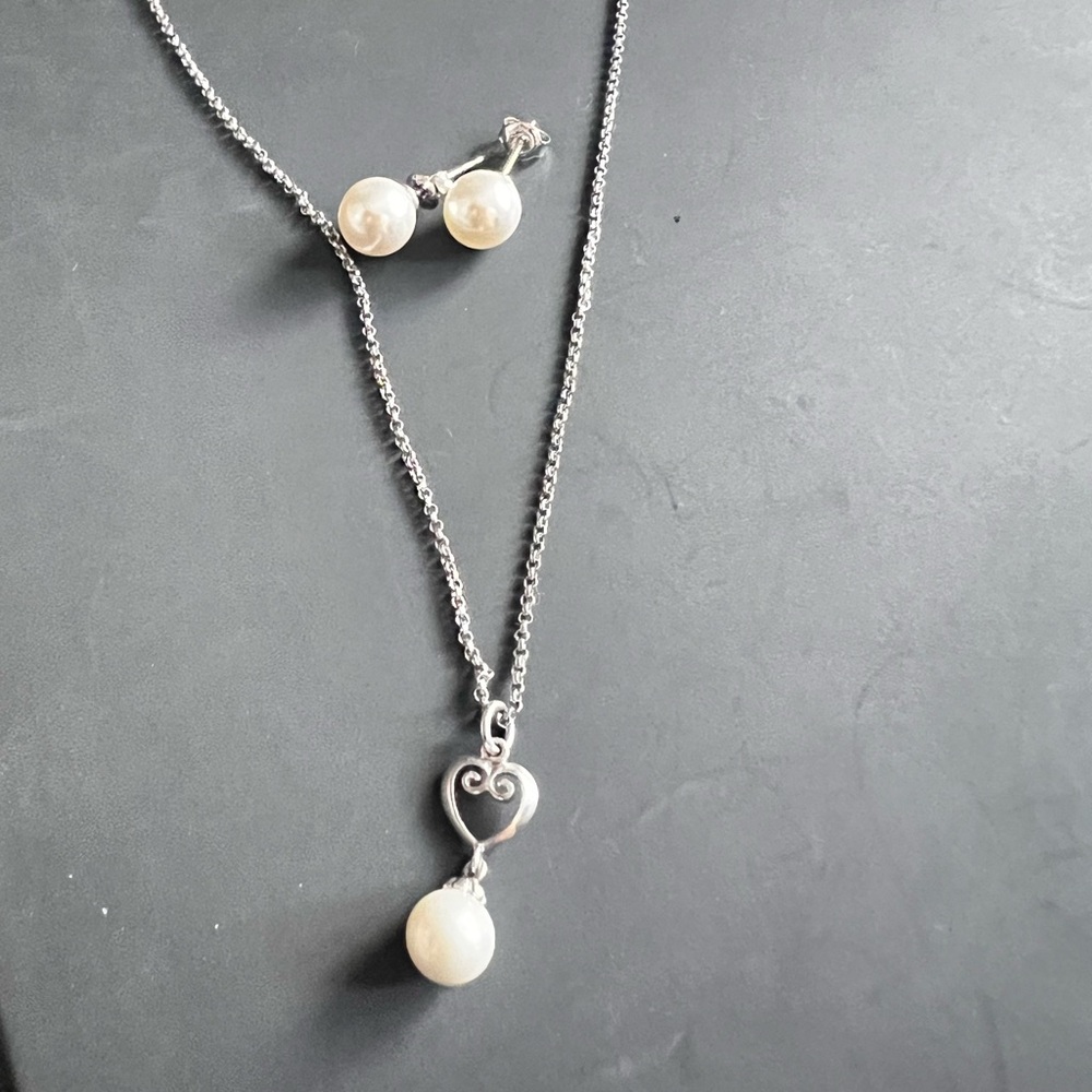 Elegant Silver and White Pearl Necklace and Earring Set